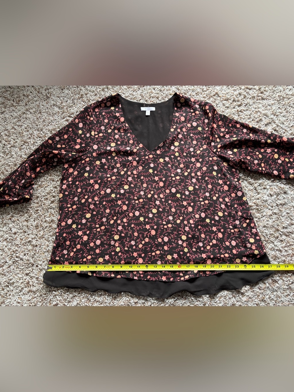 LC Lauren Conrad Floral V-Neck Blouse - Pink and Cream Size XL - Picture 7 of 13